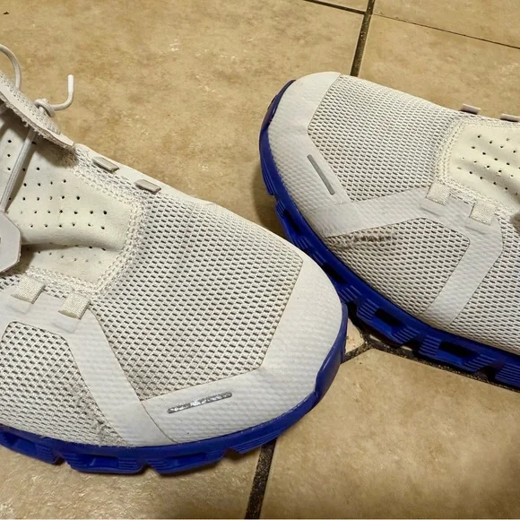 On Running White and Blue Athletic Shoes with CloudTec Cushioning - Picture 6 of 7